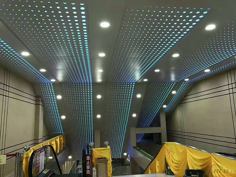 Ing lapangan apa panel perforated digunakake?